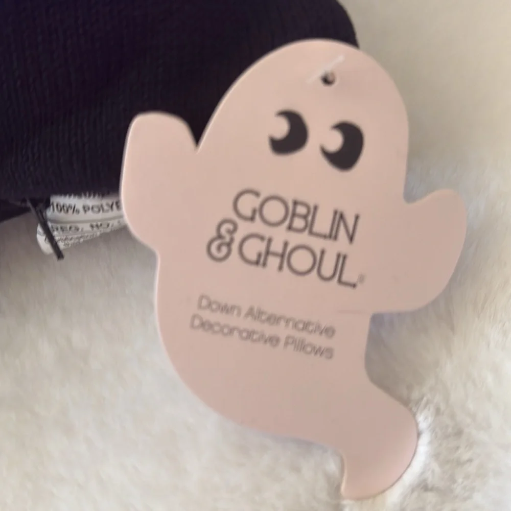 🎀👻NWT Goblin & Ghoul Decorative Pink bow Ghost Pillow🎀👻